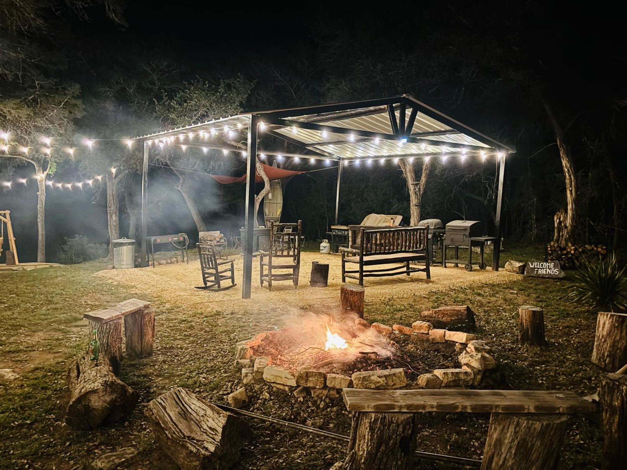 Tiny House - Our Little Piece Of Paradise Lakehills Exterior photo